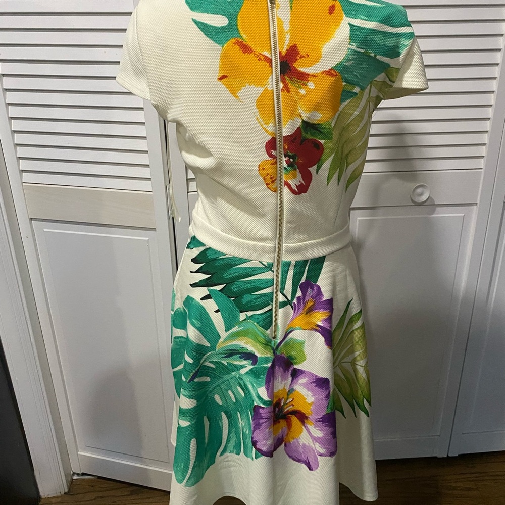 Gabby Skye Floral Dress with Zipper